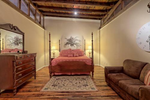 Hosteeva - Bryson City Loft 3br Luxury Getaway