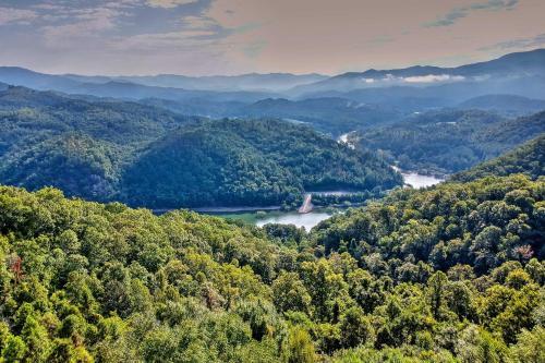 4-acre Bryson City Mountain Home With Deck And Grill!