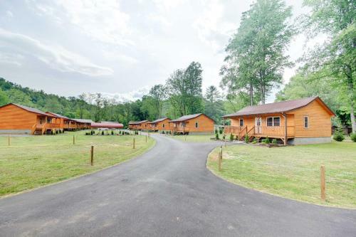 Charming Riverfront Cabin With Private Deck And Hot Tub