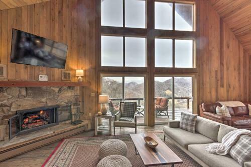 Secluded Mountaintop Escape With Deck And Hot Tub