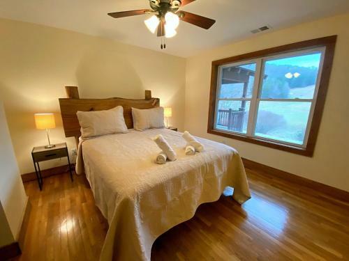 Bear's Den - Papa Bear Home