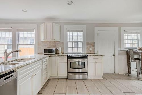 Entire Home - Bright And Modern - Close To Everything