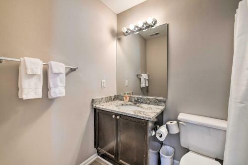 Updated Charlotte Home With Deck - 10 Minutes To Uncc
