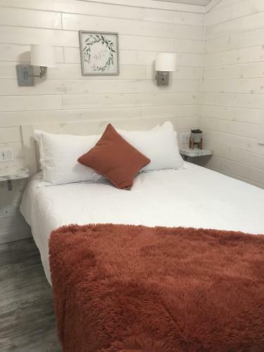 Lakefront Property Two Bedroom #30 At Long Cove Resort