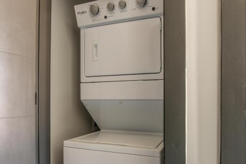 Vibrant Studio And 2br Apartments By Frontdesk