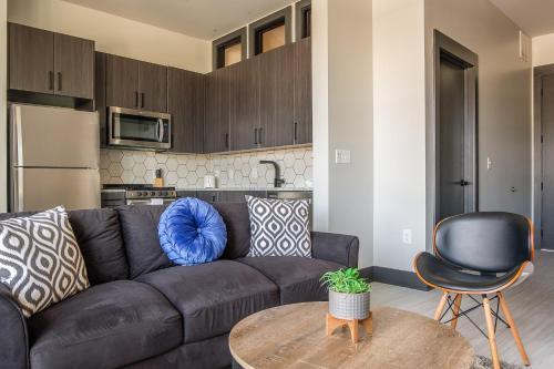 Vibrant Studio And 2br Apartments By Frontdesk
