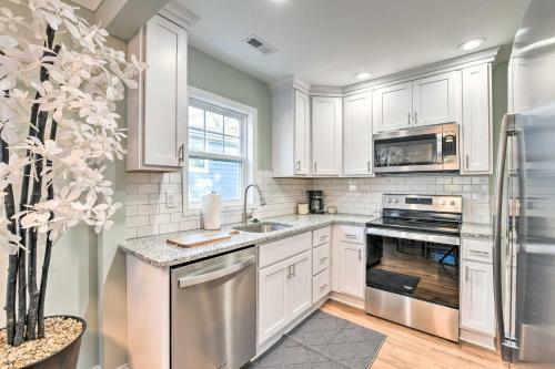 Charming Charlotte Cottage, 2 Mi To Dtwn Fun!