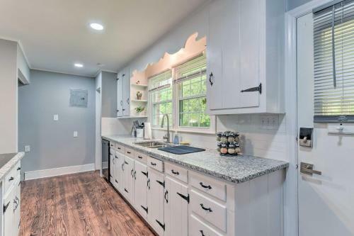 Charming Charlotte Getaway - 4 Mi To Uptown!