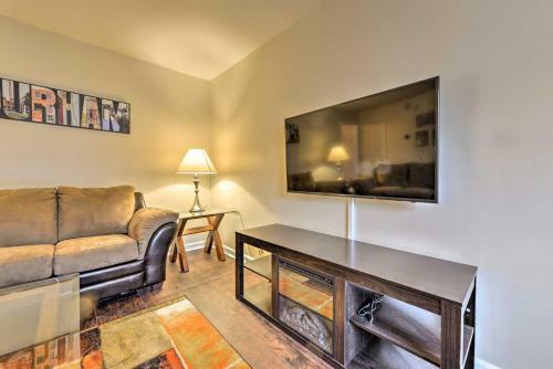 Durham Townhome With Deck - 15 Min To Downtown, Dpac!