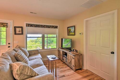 Peaceful Mountain Hideaway On 6 Scenic Acres!