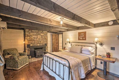 Pet-friendly Cabin With Decks And Mountain Views!