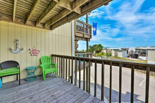 Apartamento Emerald Isle Condo With Pool And Ocean Views!
