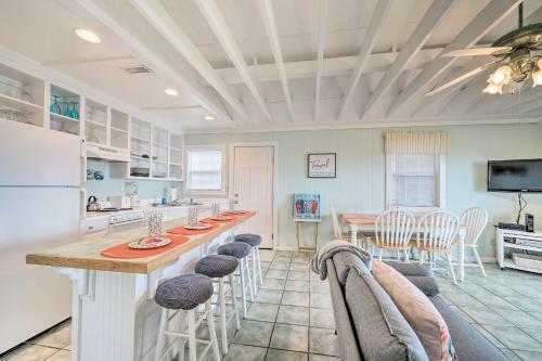 Emerald Isle Beach House, Steps To The Ocean!