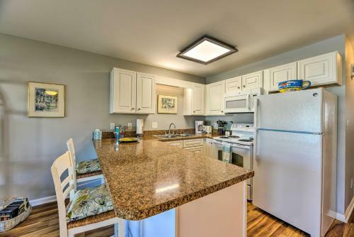 Apartamento Oceanfront Emerald Isle Condo, Walk To Beach!