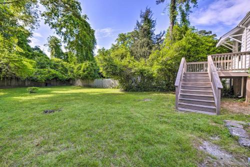 Charming Cottage With Yard Less Than 2 Mi To Downtown!