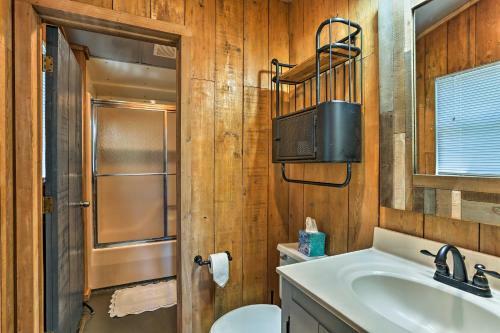 Outer Banks Island Cottage - 1 Mi To Frisco Beach!