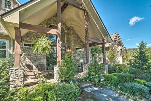 Upscale Mountain Home With View, 10 Mi To Dwtn!