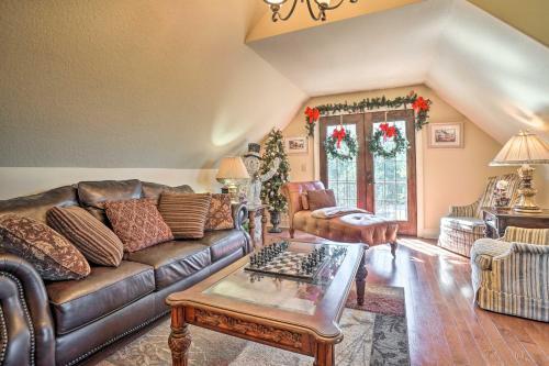 Upscale Mountain Home With View, 10 Mi To Dwtn!
