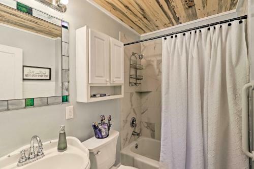 Flat Rock Home By Main St, 7 Mi To The Gorge!
