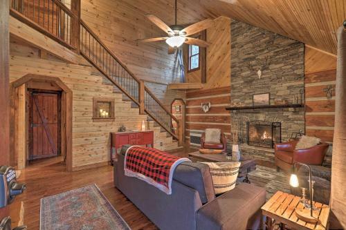 Gorgeous Log Cabin With Decks And Fireplaces!