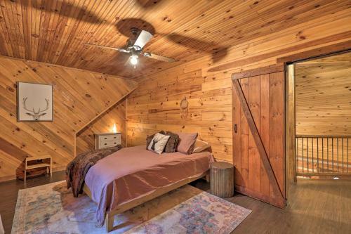 Gorgeous Log Cabin With Decks And Fireplaces!