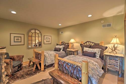 Quiet Forest Hideaway With Deck And Near Hiking!