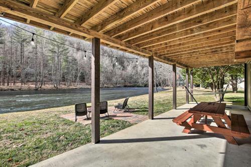 Rivers Edge - Ultimate Riverfront Getaway