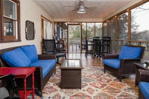The Bear Den Chatuge Awesome Waterfront Sleeps 13