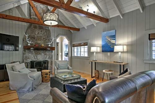 2br Highlands Luxury Cabin With Stone Firepit In Town