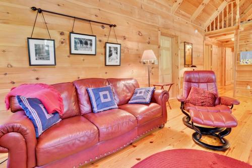 Rustic Hendersonville Cabin With Large Deck And Grill!