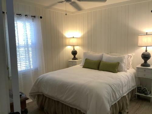 Lower Lake Cottage