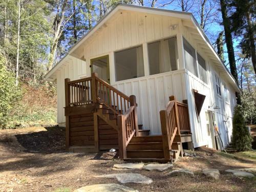 Lower Lake Cottage