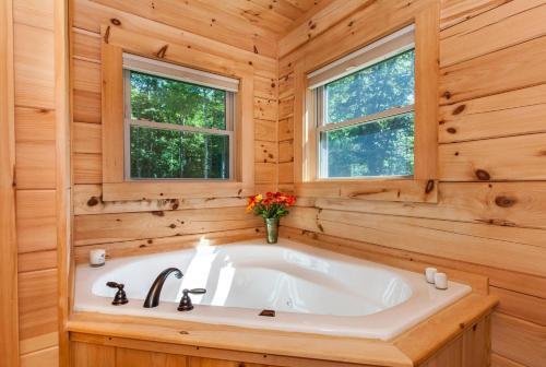Mountain-view Cabin Retreat With Hot Tub & Firepit Cabin