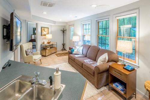 Fox Den - Lush Forest Retreat - Patio & Trails Home