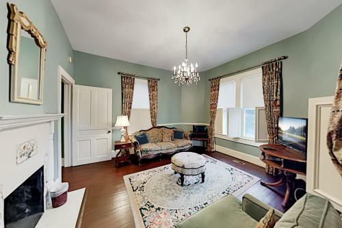 Apartamento Maxwell House - Unique 4-unit Home - Near Vineyard Duplex