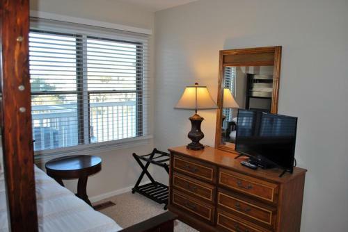 Waters Edge 435