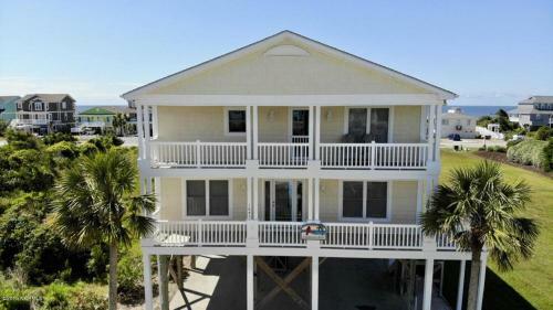 Salt, Sand And Sudds Home