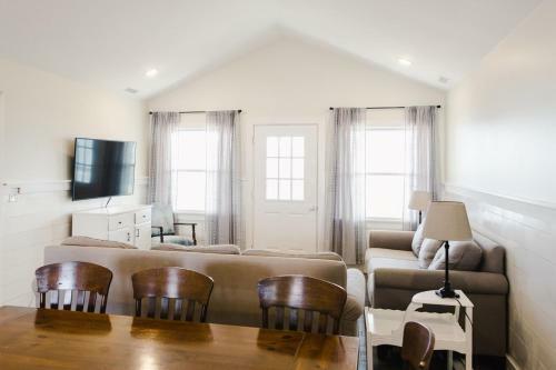 Holden Pattern Home