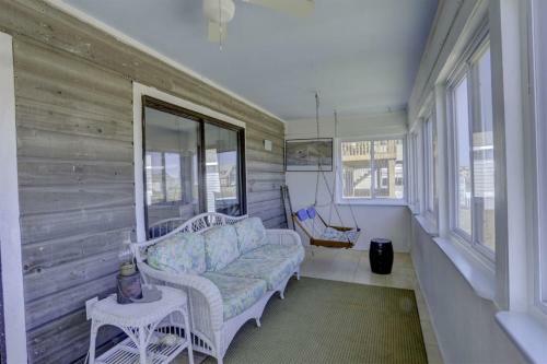 4122 - Blue White Haven