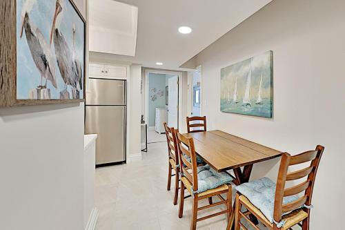 Apartamento Second-row Haven With 2 Units - 100 Yards To Beach! Duplex