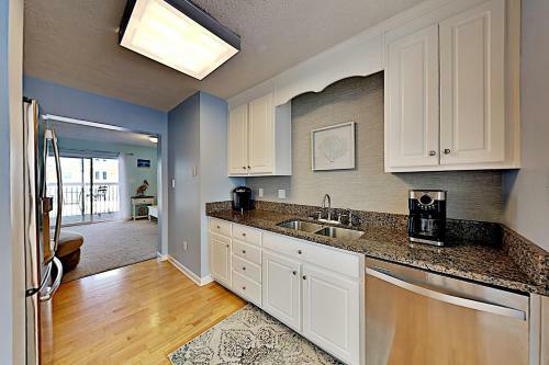 Apartamento Second-row Haven With 2 Units - 100 Yards To Beach! Duplex