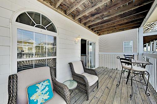 Apartamento Second-row Haven With 2 Units - 100 Yards To Beach! Duplex