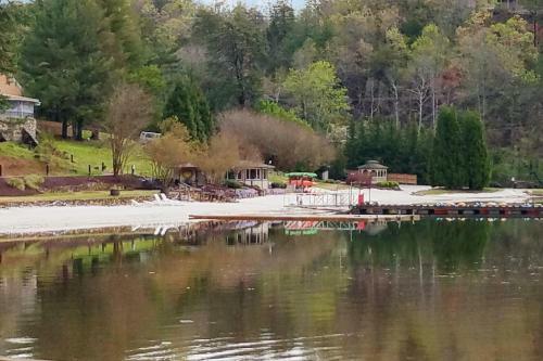 Lake Resort Home - Pool, Golf, Tennis, Beach, Spa Home