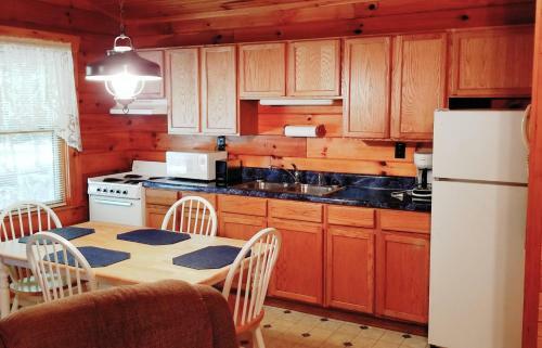 Tanglewood Motel And Log Cabins