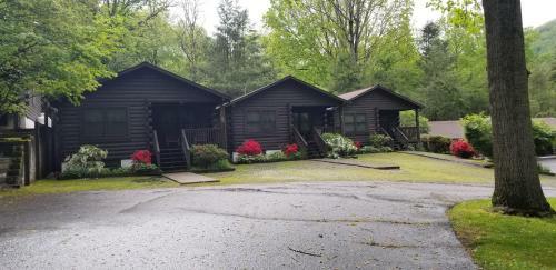 Tanglewood Motel And Log Cabins
