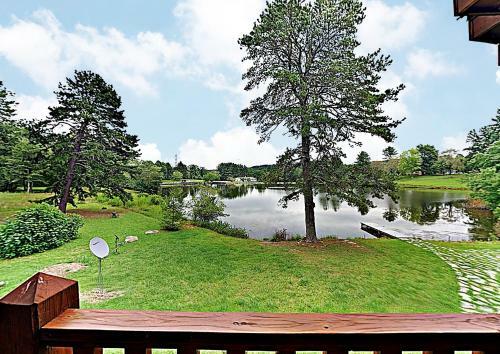 New Listing! Lakefront Log Home With Large Balcony Home