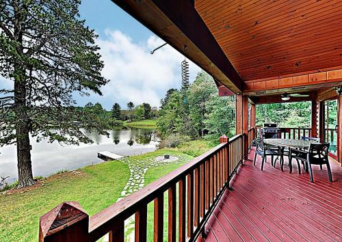 New Listing! Lakefront Log Home With Large Balcony Home