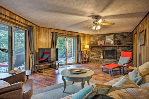 Upscale Cabin With Stunning Blue Ridge Mountain Views
