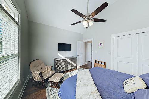 New Listing! Modern Mountain-view Getaway With Deck Home