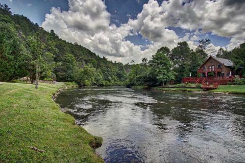 Otter Cottage Riverfront And Trailside Murphy Cabin!